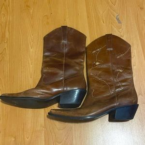 USED cowboy boots - size 8 women’s